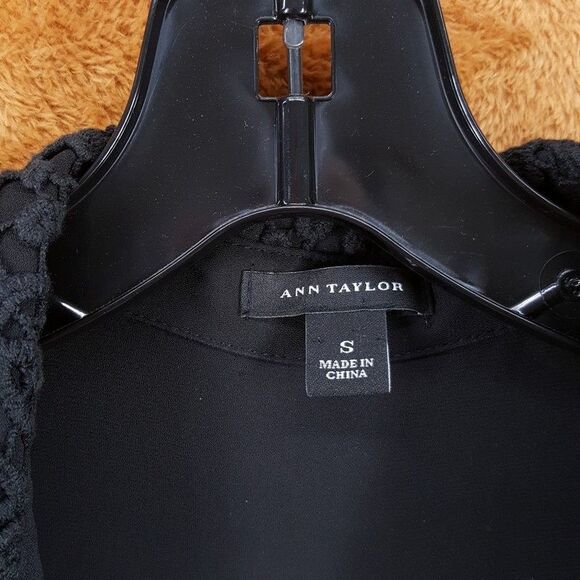 ANN TAYLOR Top Womens Small Black Hidden Button Up Crochet Collar Blouse - Picture 4 of 9